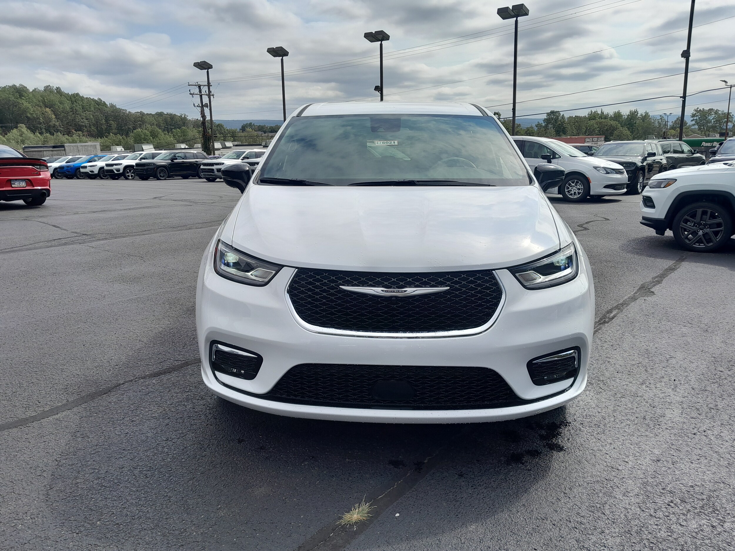 2026 Chrysler Pacifica photo 2