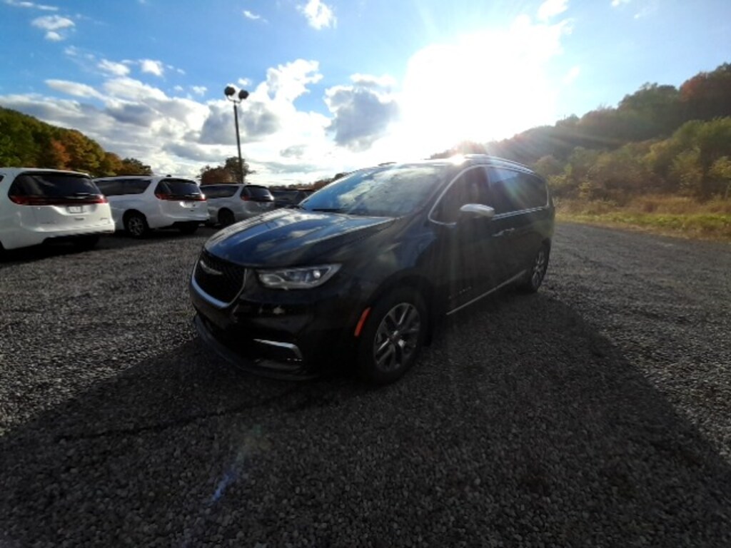 New 2023 Chrysler Pacifica PlugIn Hybrid PINNACLE For Sale Cobleskill NY