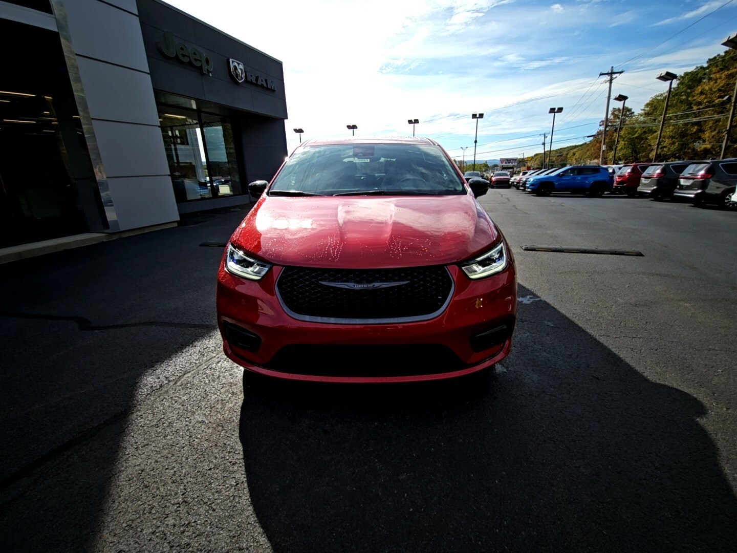 2026 Chrysler Pacifica photo 2