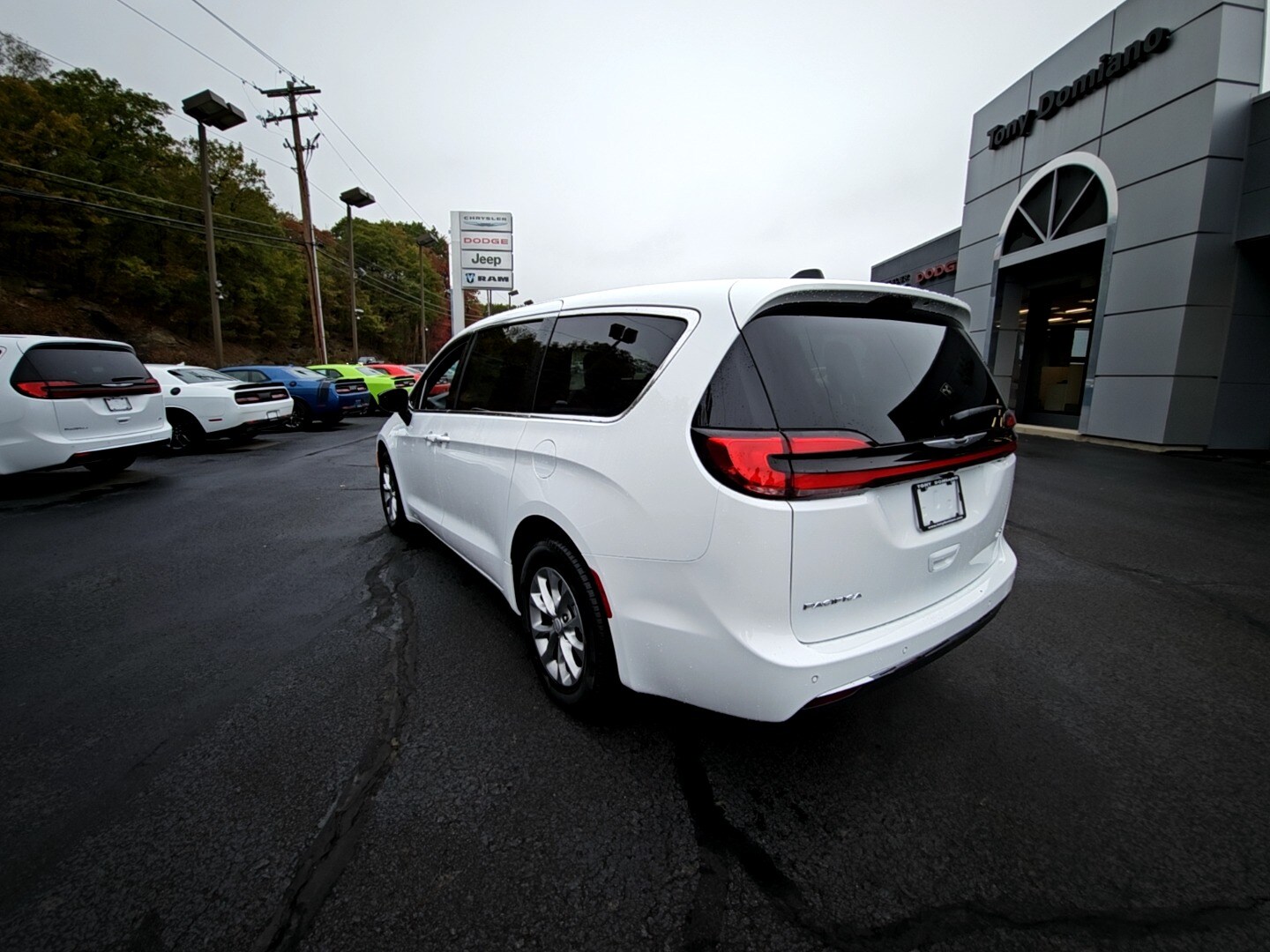 2026 Chrysler Pacifica photo 3