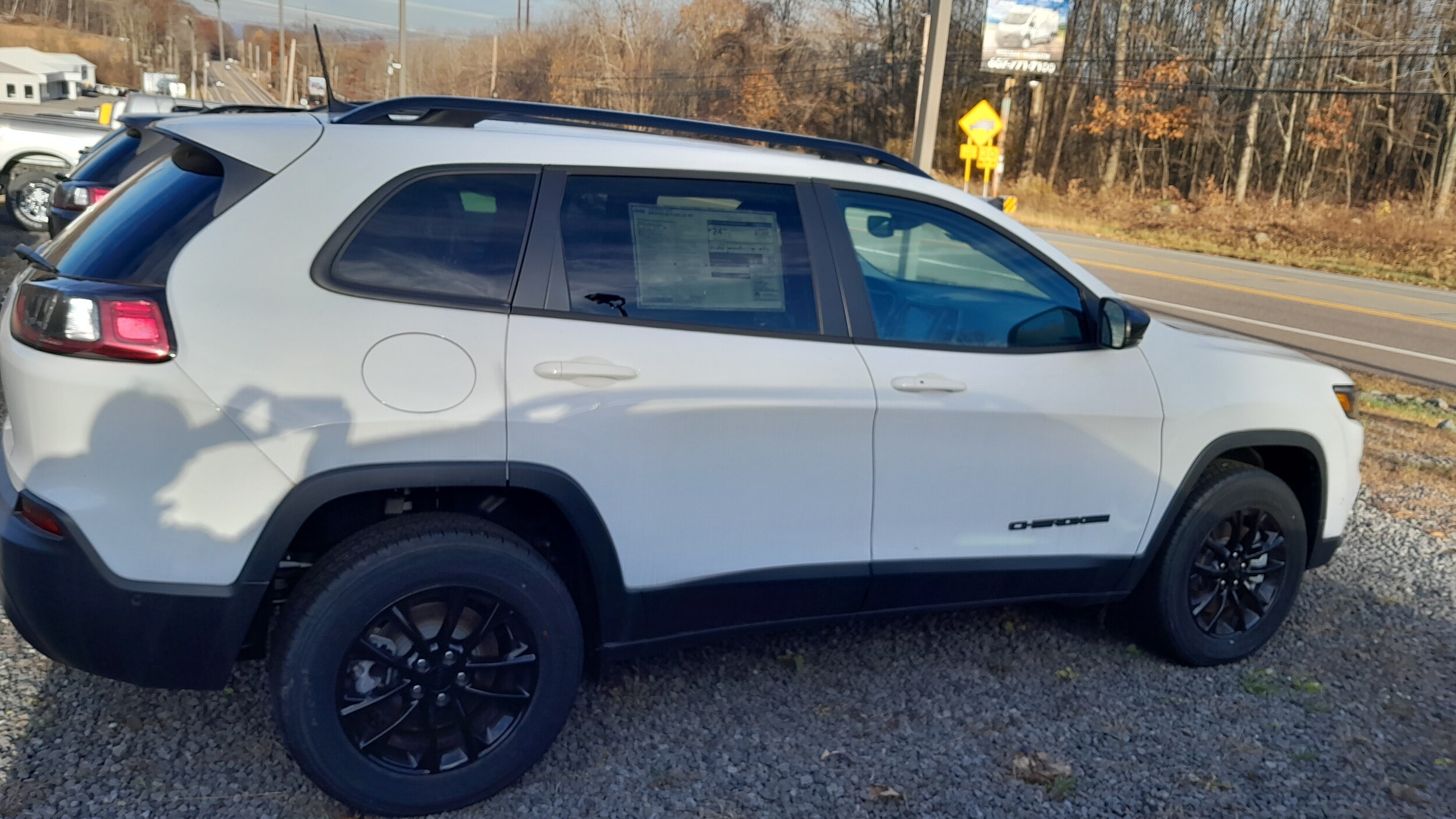 2023 Jeep Cherokee Altitude Lux photo 4