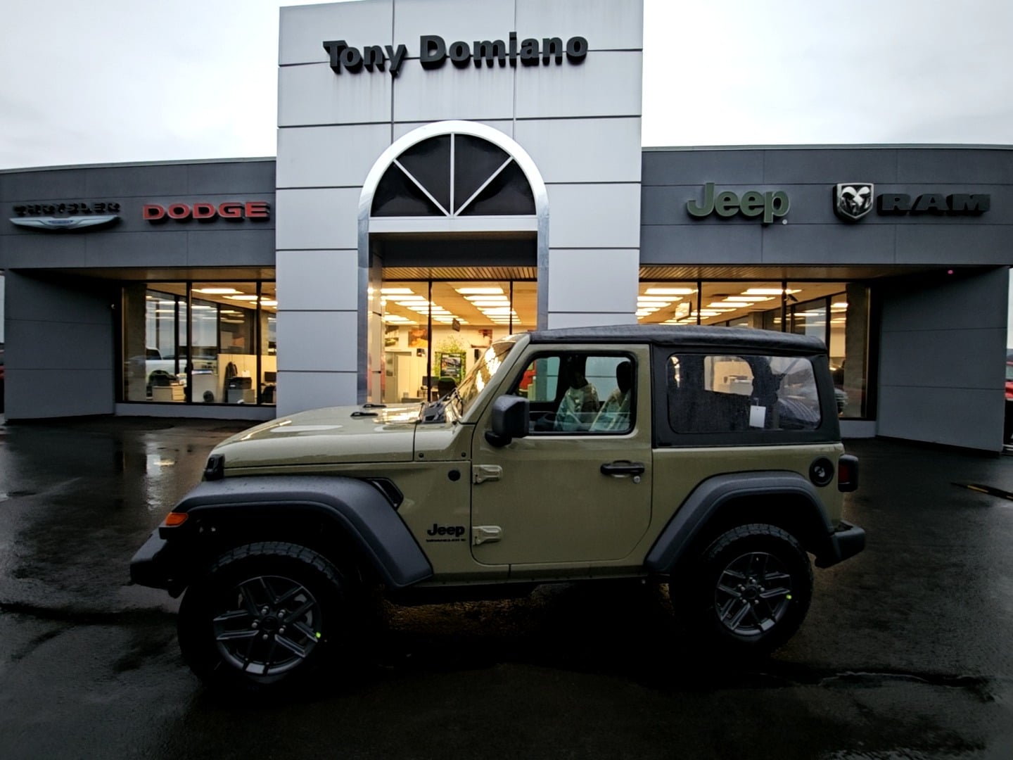 2026 Jeep Wrangler Sport's photo