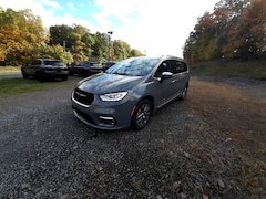 Used 2023 Chrysler Pacifica Hybrid Pinnacle Passenger Van for sale in Cobleskill, NY