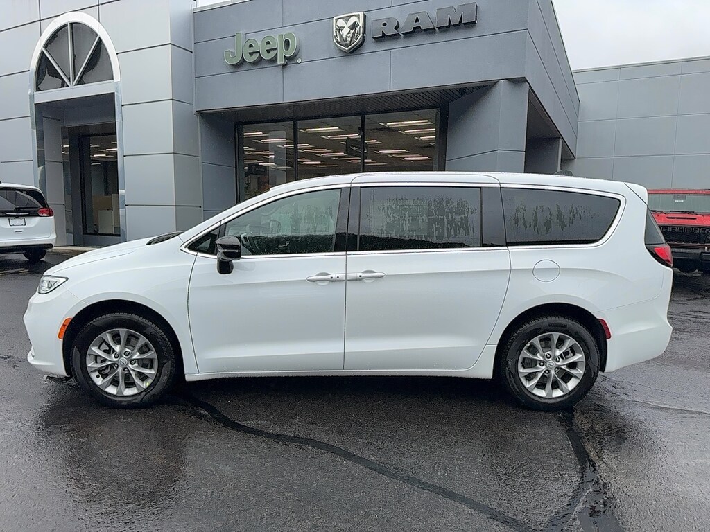 New 2026 Chrysler Pacifica Select Passenger Van
