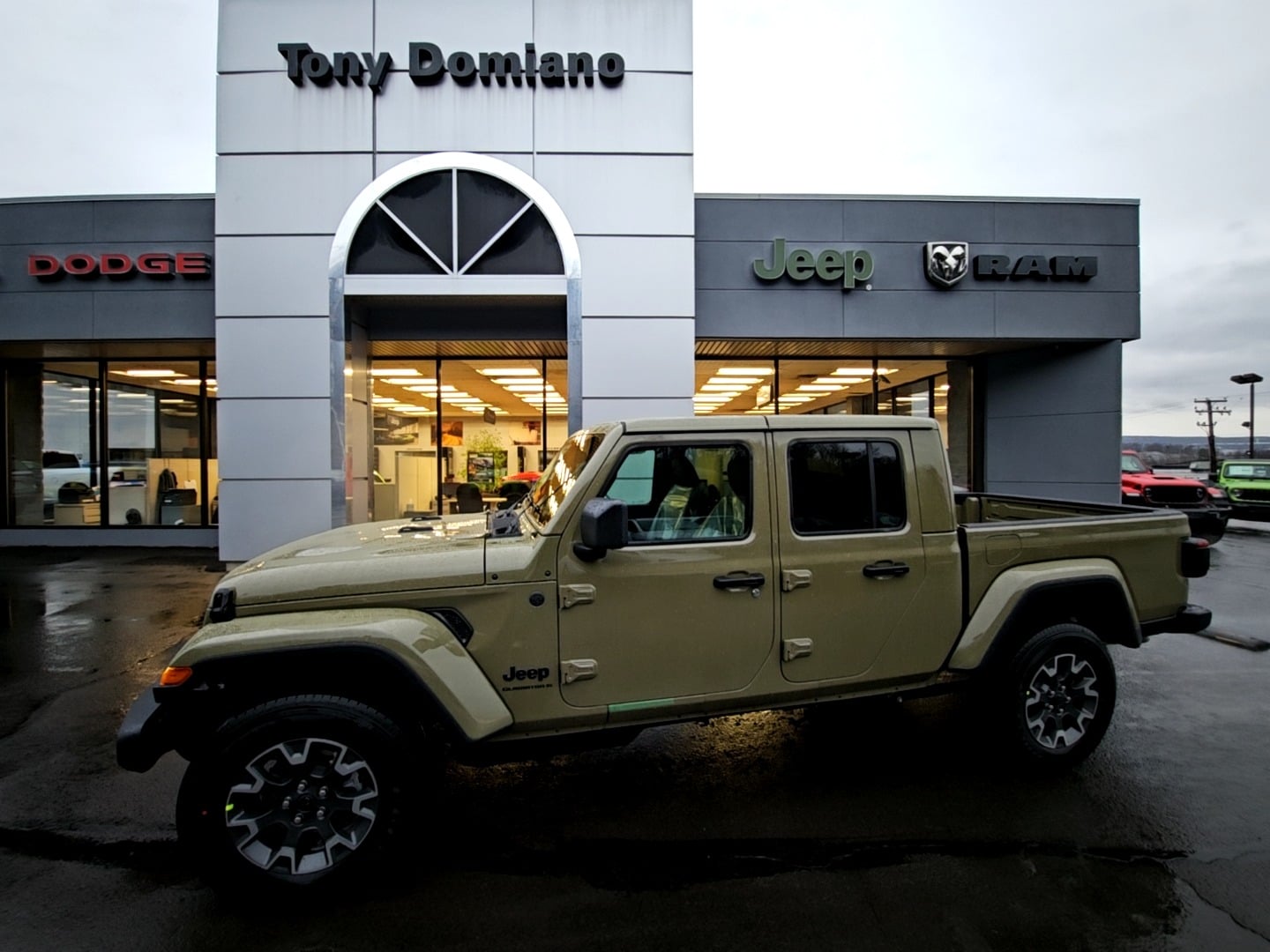 2026 Jeep Gladiator Sahara Auto's photo