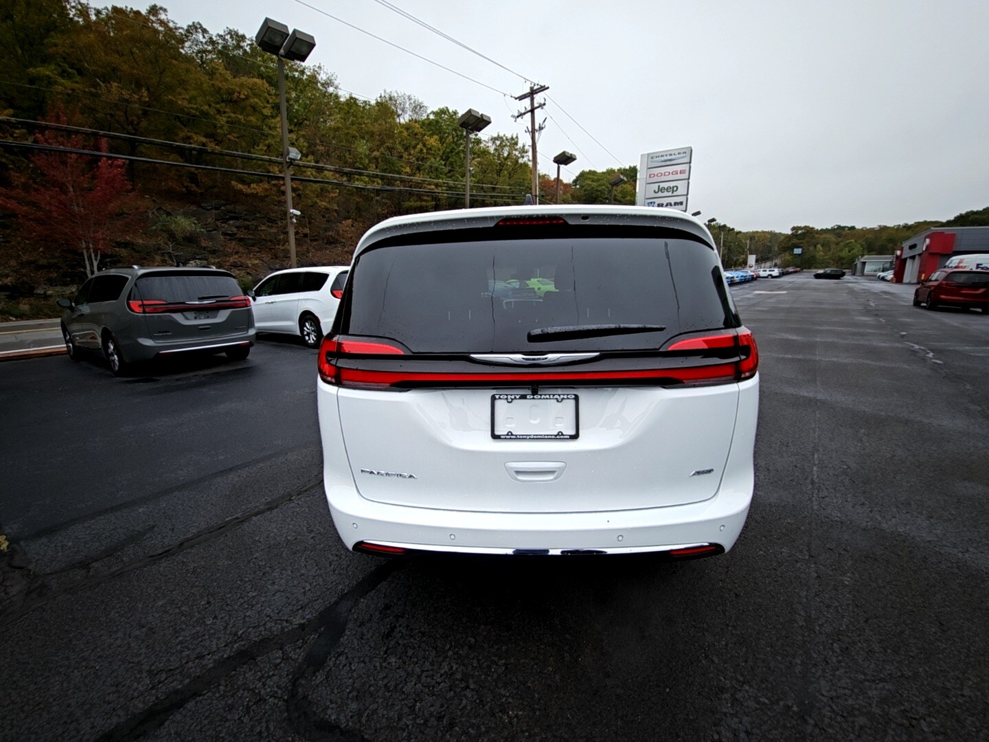 2026 Chrysler Pacifica photo 4