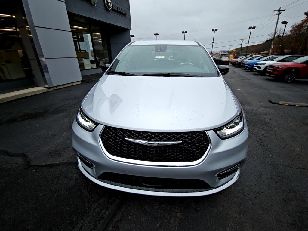 New 2026 Chrysler Pacifica Select Passenger Van