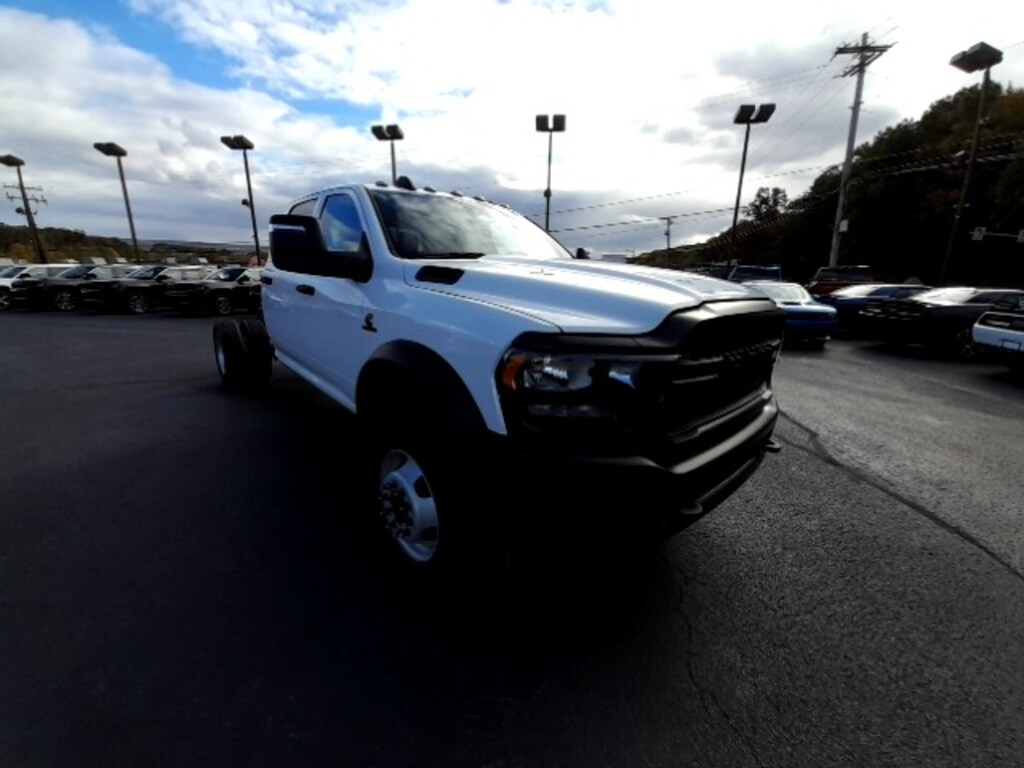 New 2024 Ram 5500 Chassis Cab 5500 TRADESMAN CHASSIS CREW CAB 4X4 60