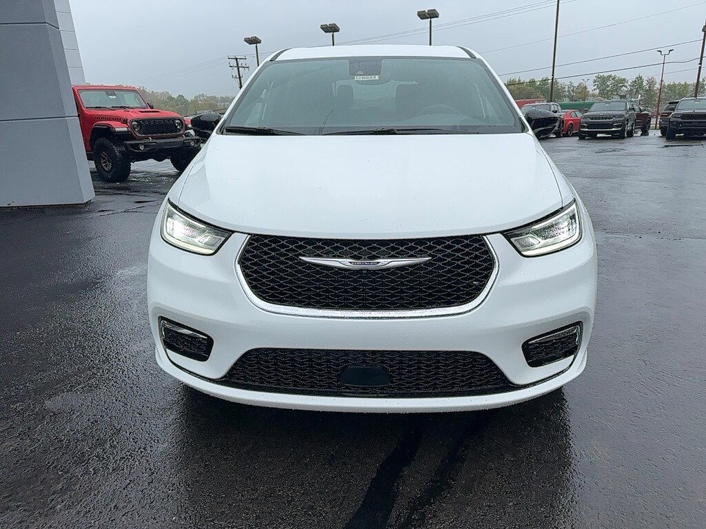 New 2026 Chrysler Pacifica Select Passenger Van