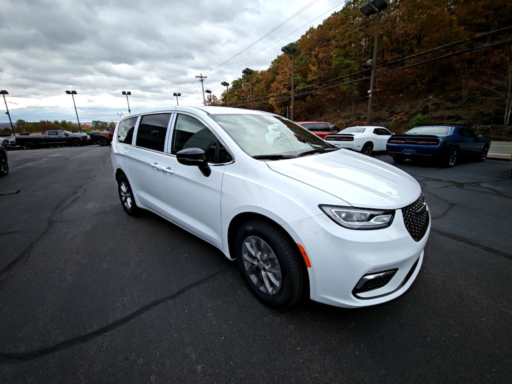 New 2026 Chrysler Pacifica Select Passenger Van