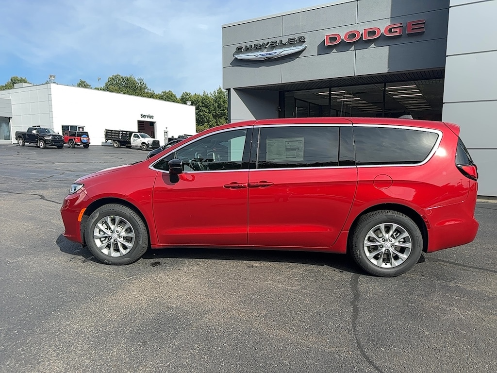 New 2026 Chrysler Pacifica Select Passenger Van