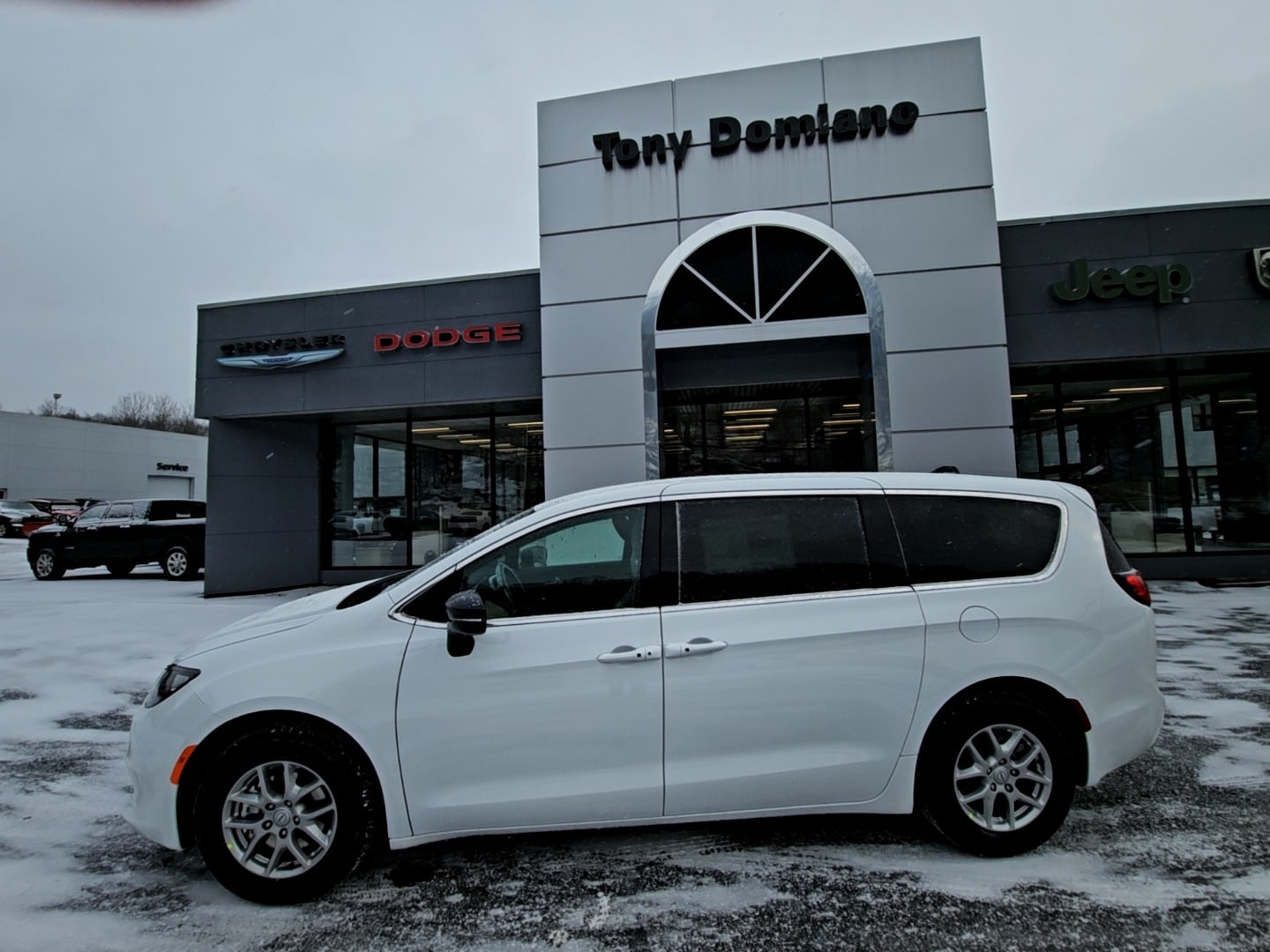 2026 Chrysler Voyager LX's photo