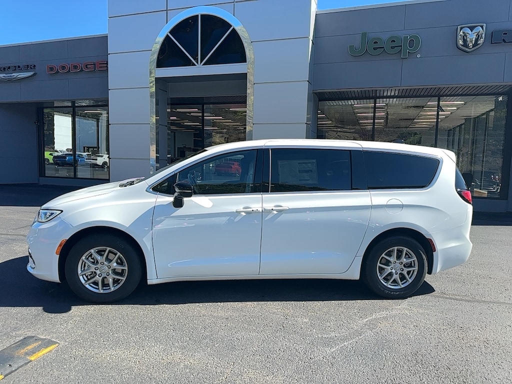 New 2026 Chrysler Pacifica Select Passenger Van