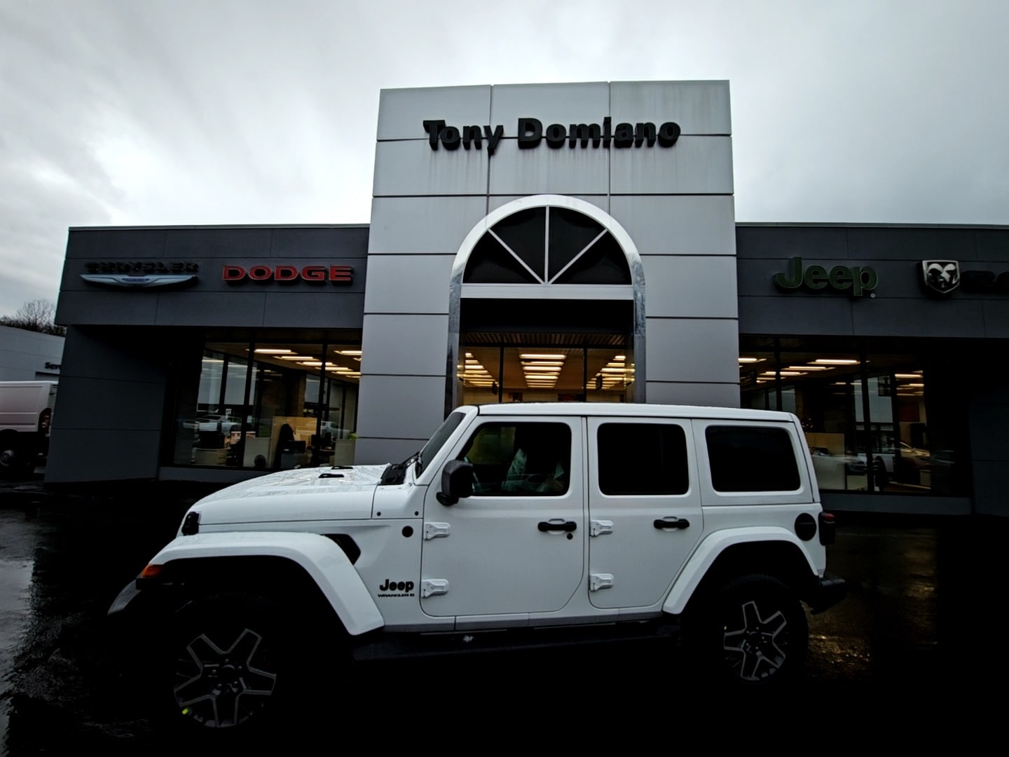 2026 Jeep Wrangler 4-Door Sahara's photo