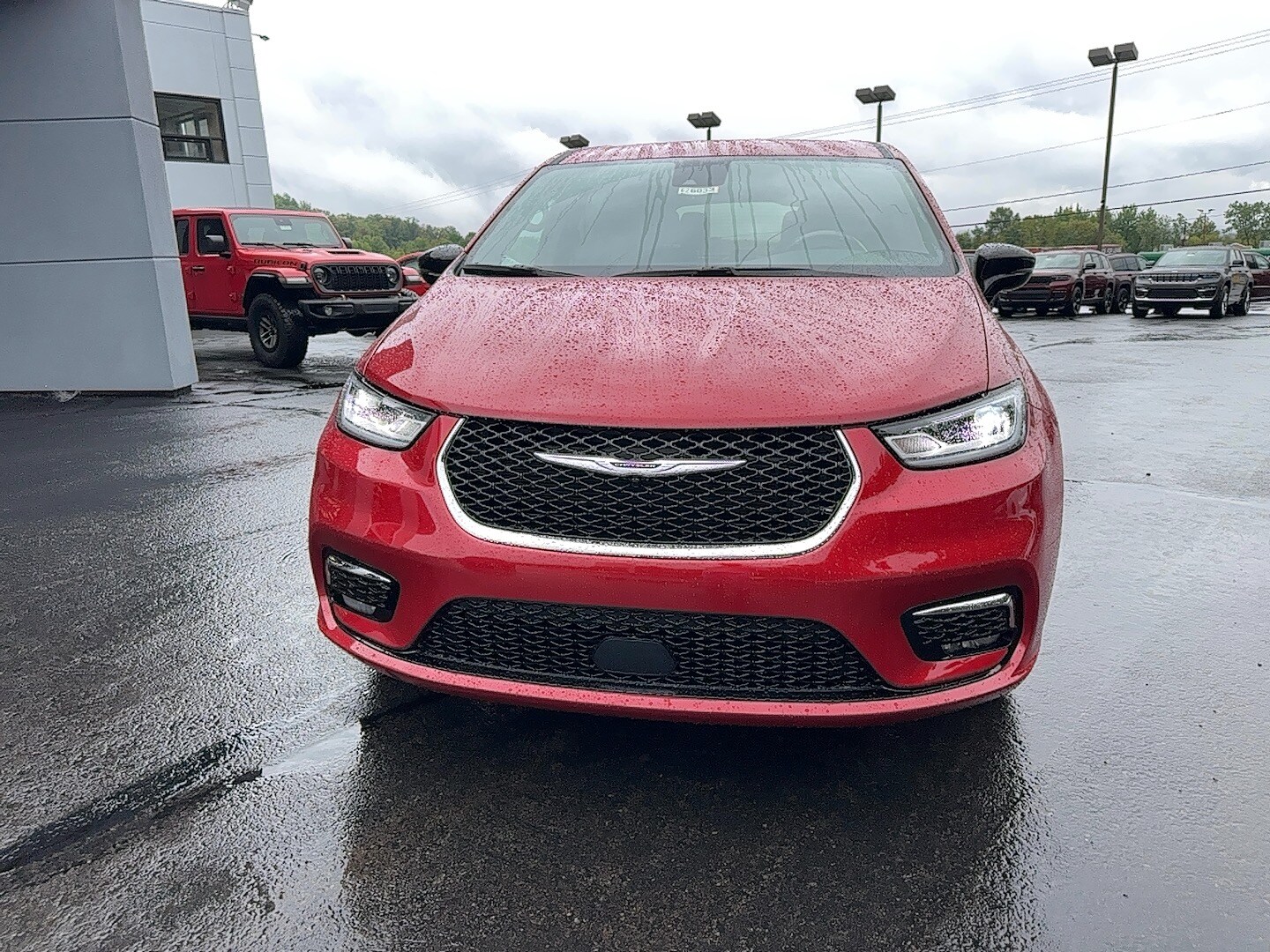 2026 Chrysler Pacifica photo 2