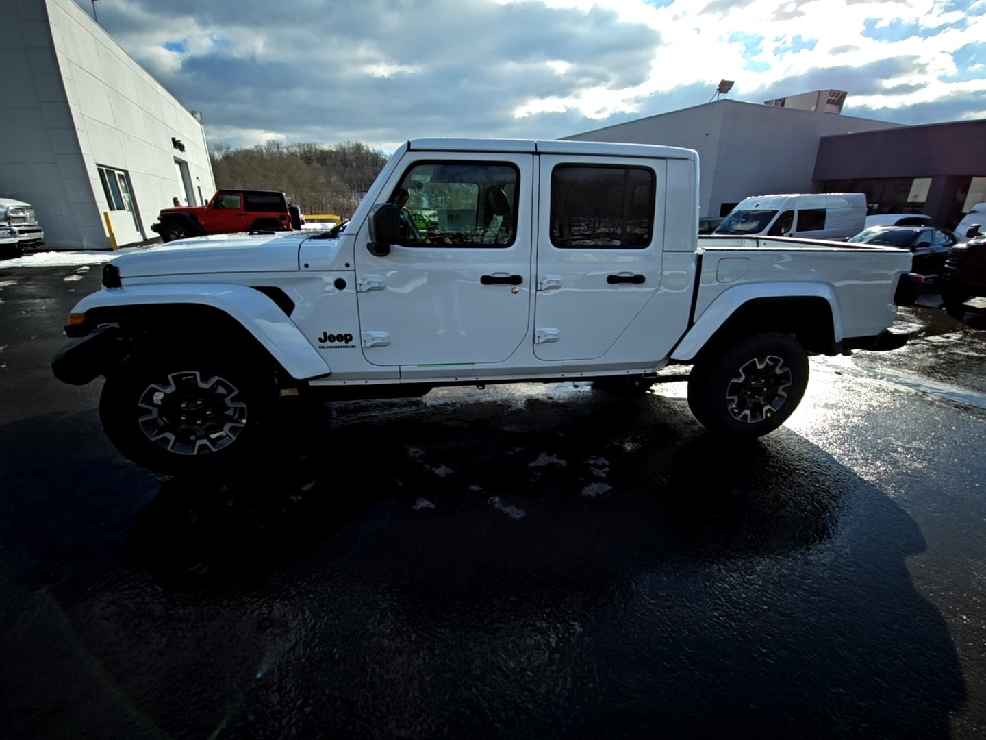 2026 Jeep Gladiator Sahara's photo