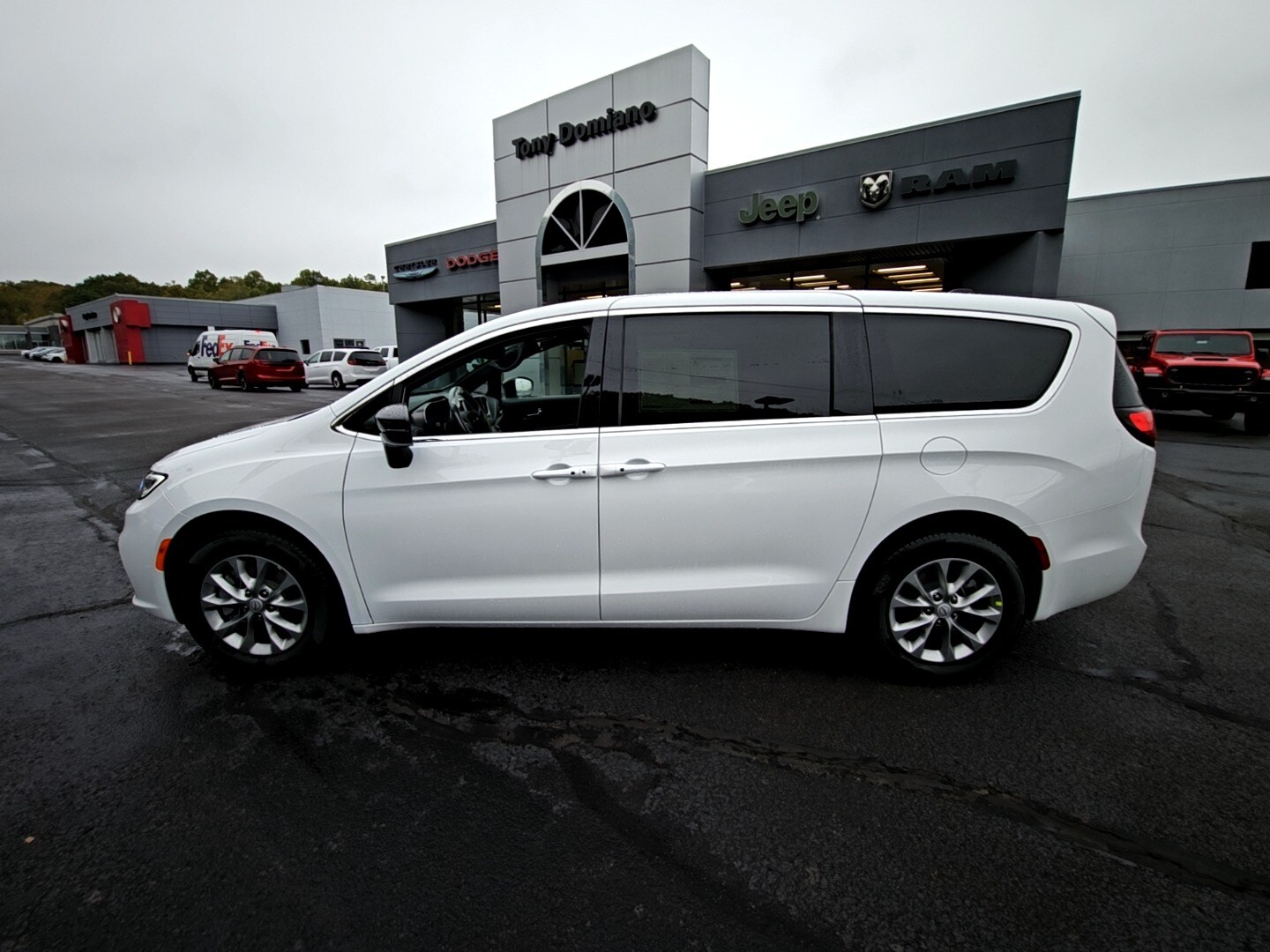 2026 Chrysler Pacifica photo 2