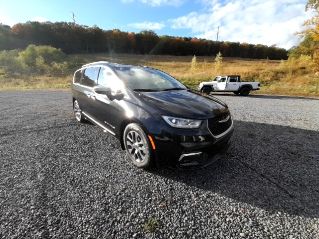 New 2023 Chrysler Pacifica PlugIn Hybrid PINNACLE For Sale Cobleskill NY