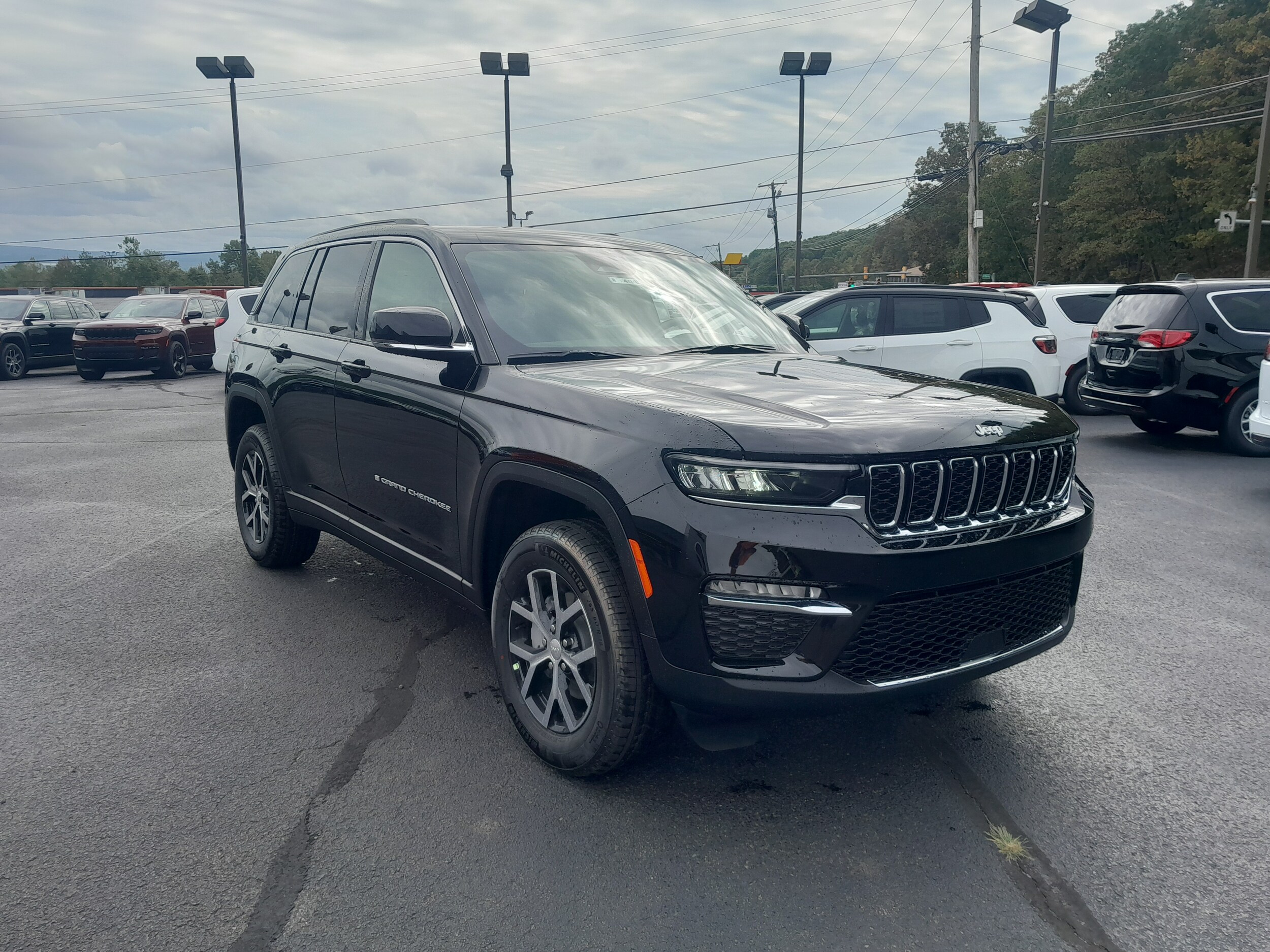 2025 Jeep Grand Cherokee Limited Sport photo 3