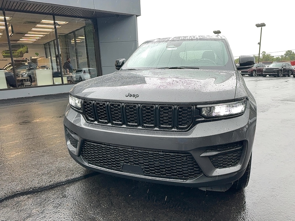 New 2025 Jeep Grand Cherokee Laredo Sport Utility