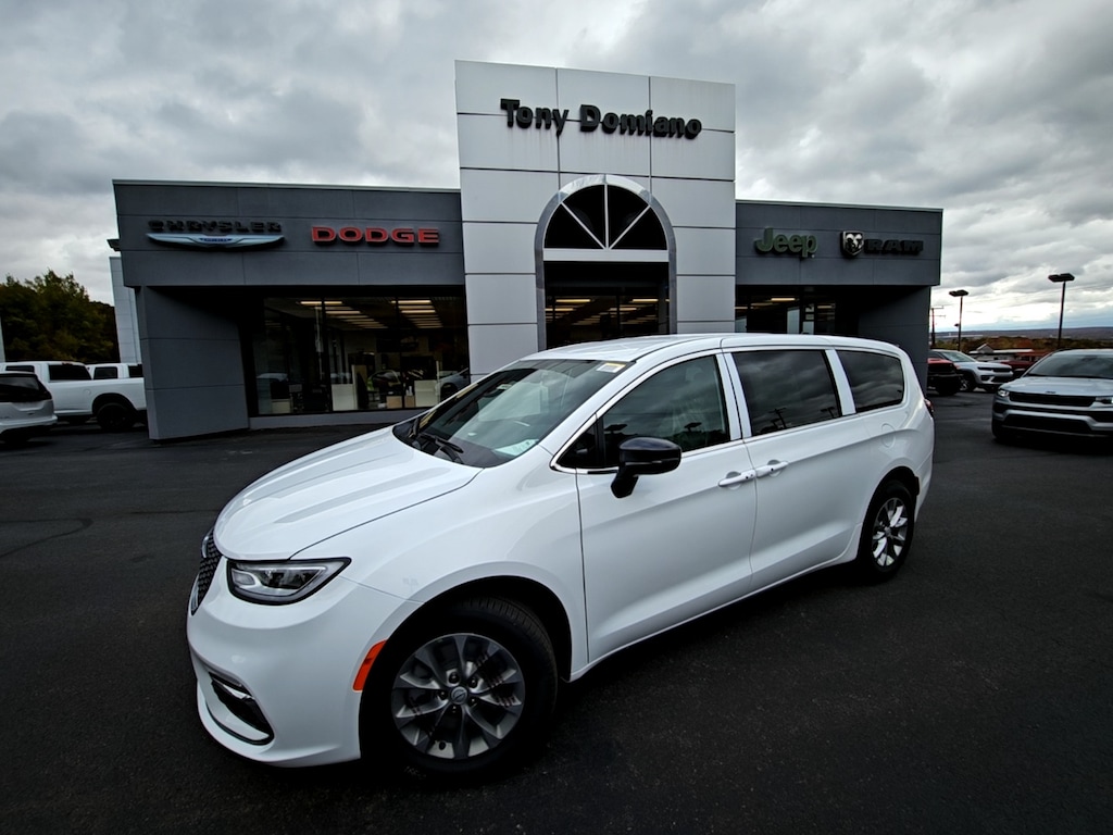 New 2026 Chrysler Pacifica Select Passenger Van