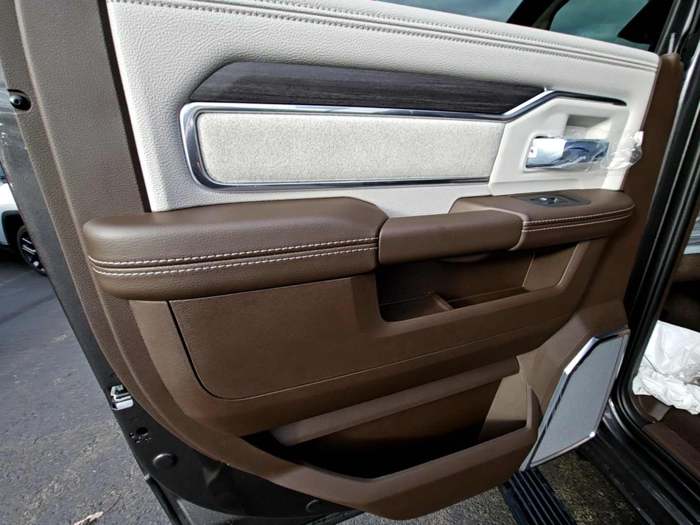 2025 RAM 2500 Laramie - Photo 12