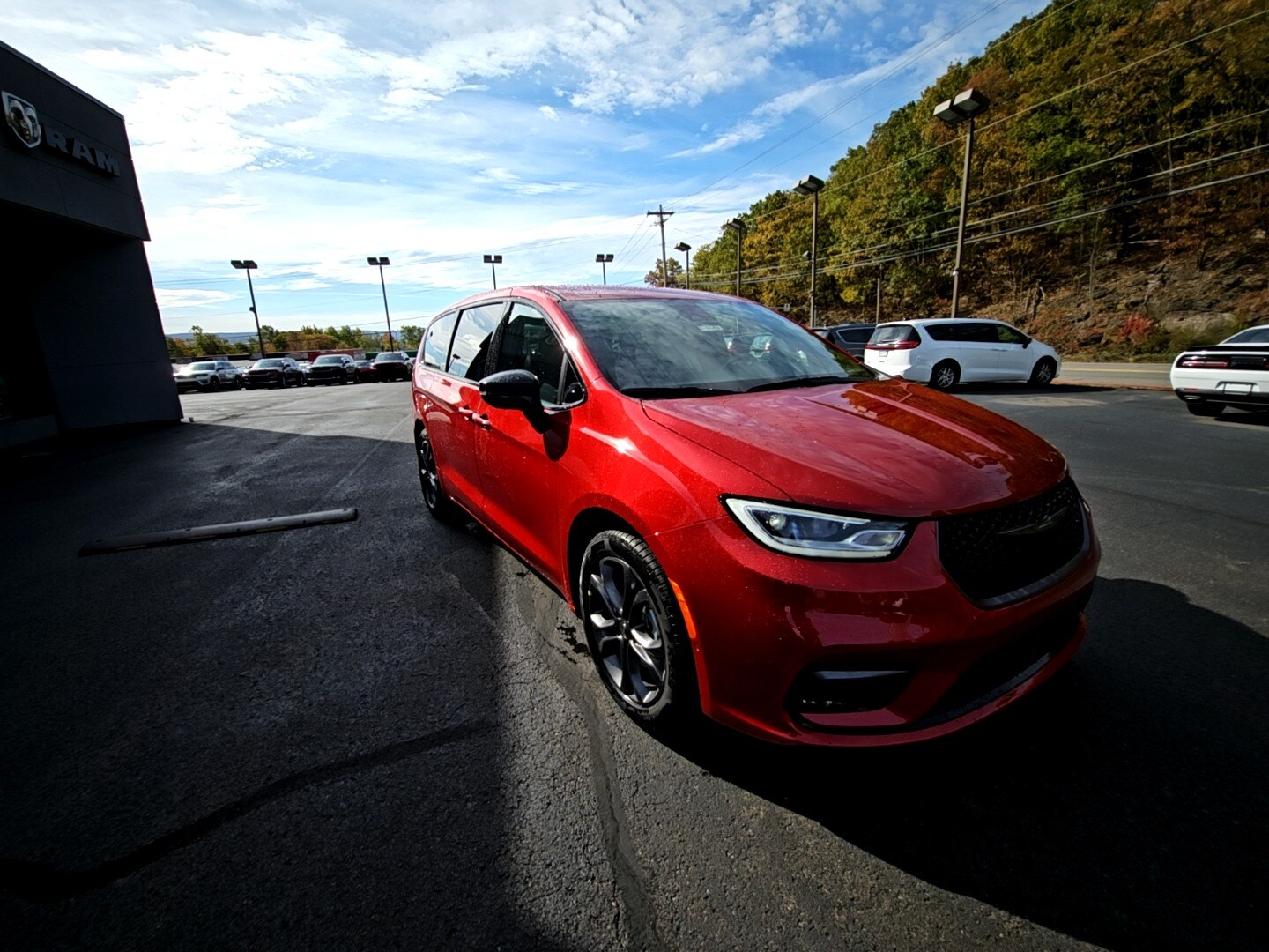 2026 Chrysler Pacifica photo 3
