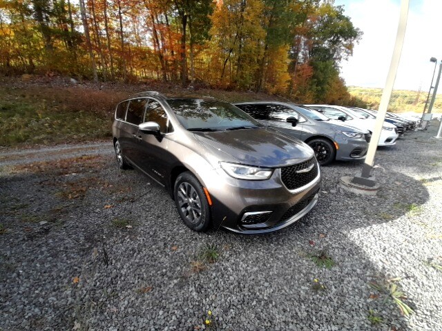 2023 Chrysler Pacifica Hybrid Pinnacle photo 3