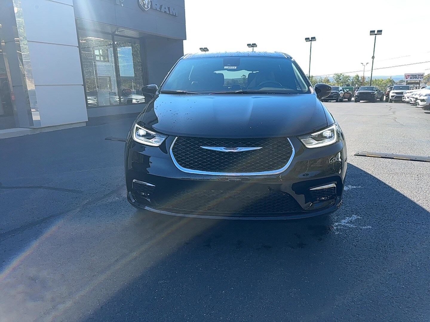 2026 Chrysler Pacifica photo 3