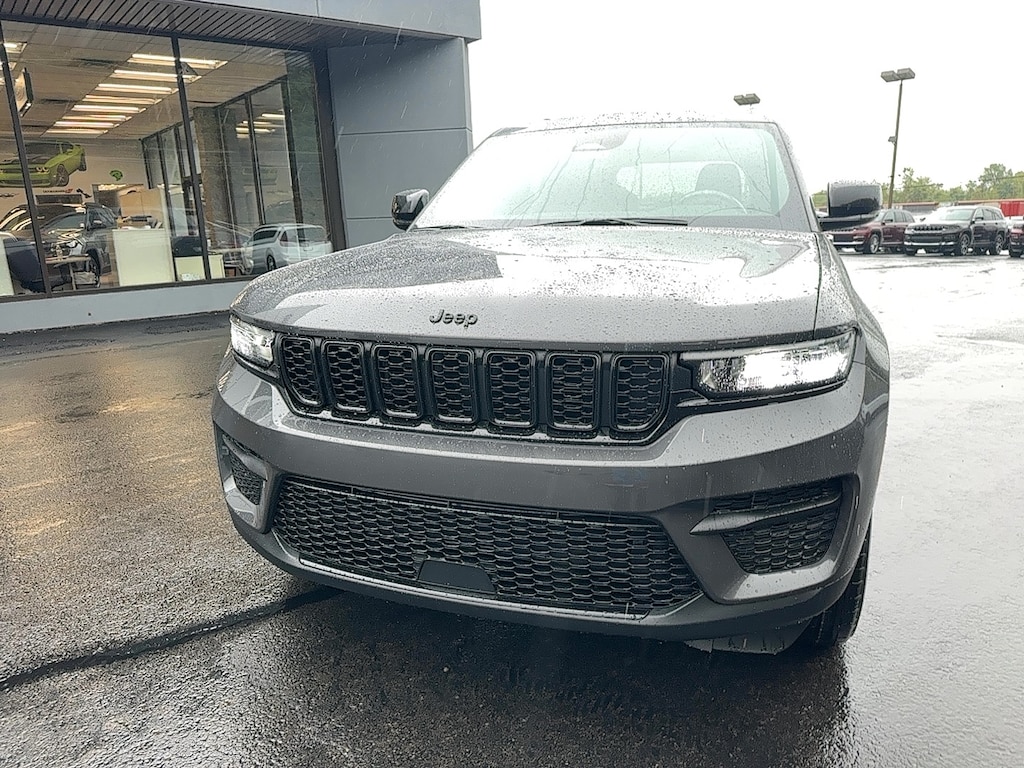New 2025 Jeep Grand Cherokee Laredo Sport Utility
