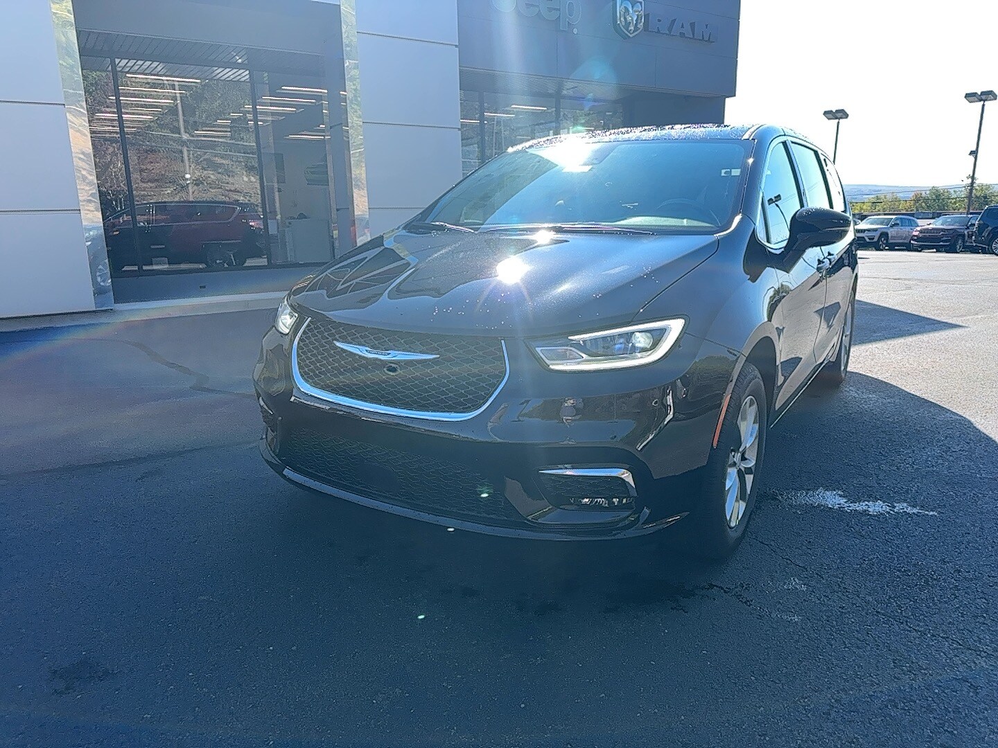 2026 Chrysler Pacifica photo 2