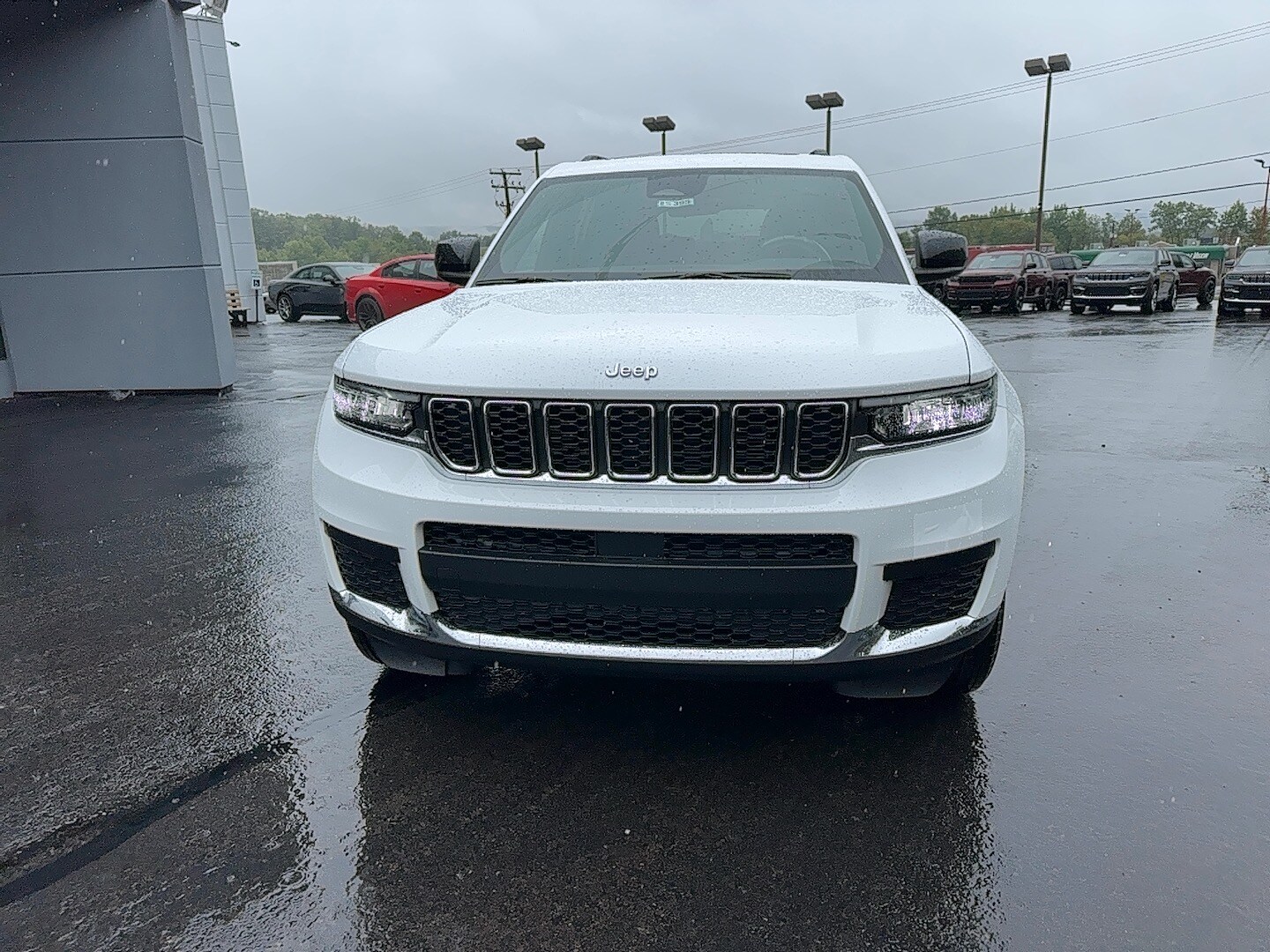 2025 Jeep Grand Cherokee Laredo photo 4