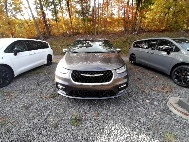 2023 Chrysler Pacifica Hybrid Pinnacle photo 2
