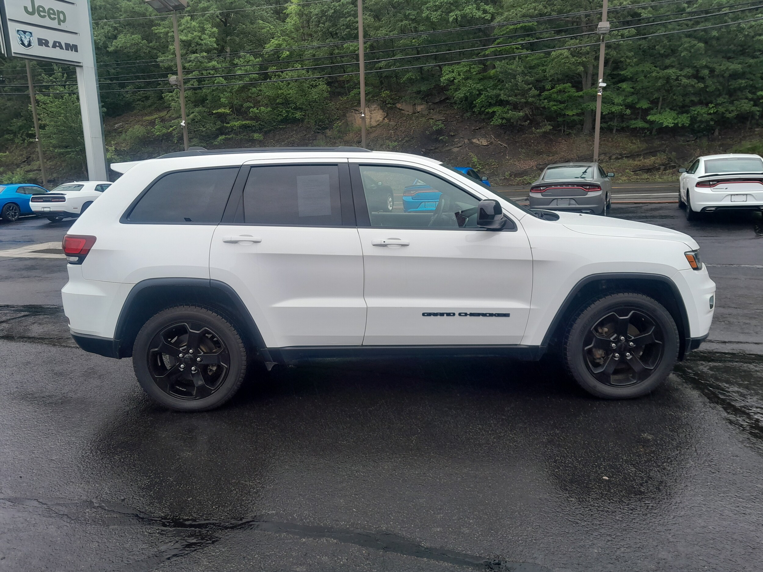 2019 Jeep Grand Cherokee Laredo photo 4