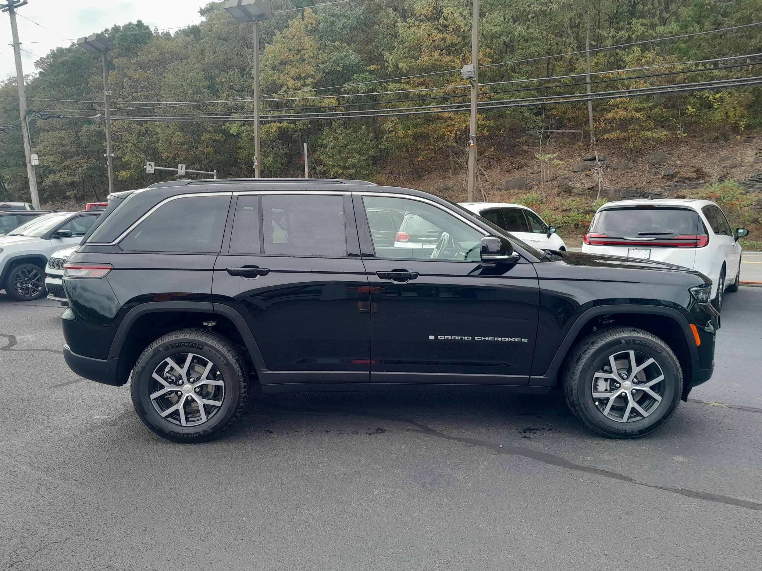 2025 Jeep Grand Cherokee Limited Sport photo 4