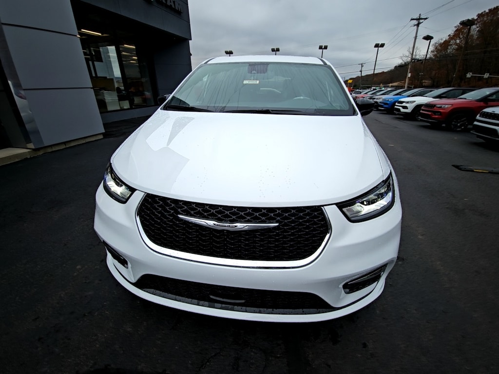 New 2026 Chrysler Pacifica Select Passenger Van