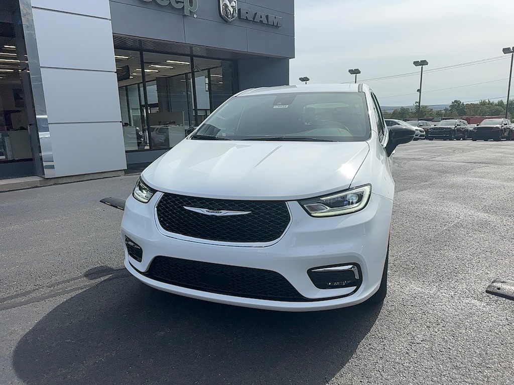 New 2026 Chrysler Pacifica Select Passenger Van