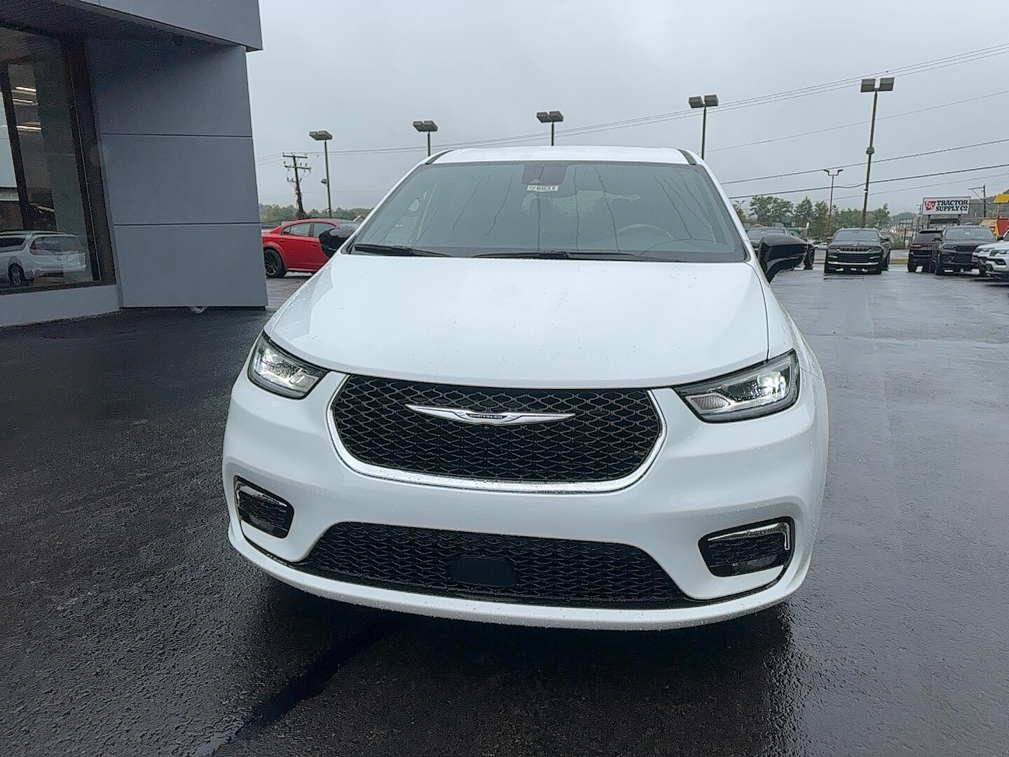 2026 Chrysler Pacifica photo 2