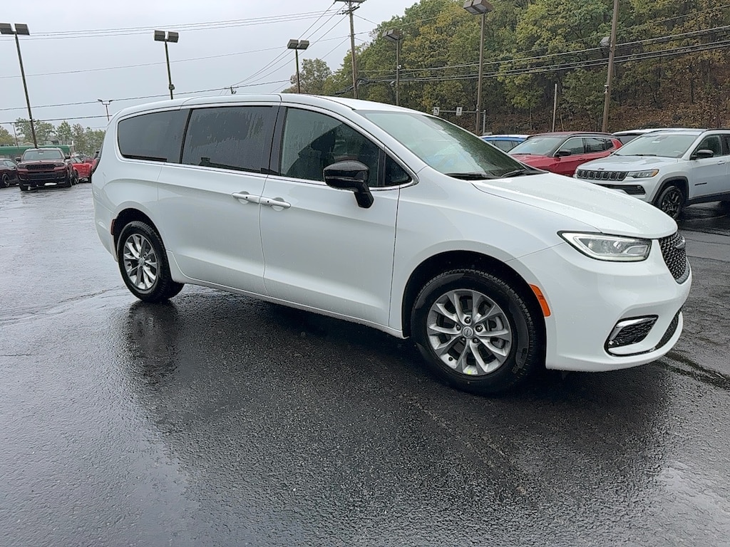 New 2026 Chrysler Pacifica Select Passenger Van