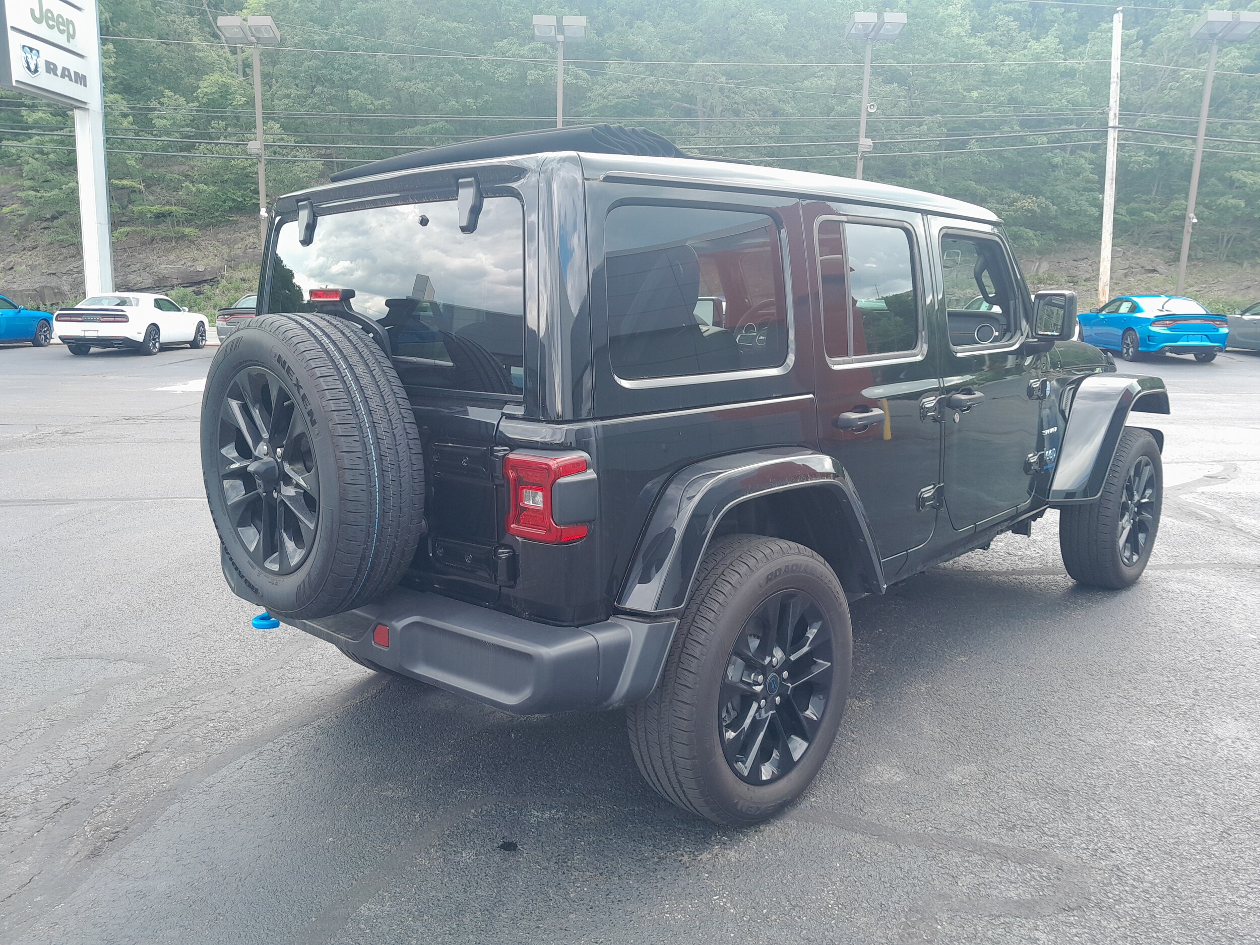 2024 Jeep Wrangler 4xe Sahara photo 4