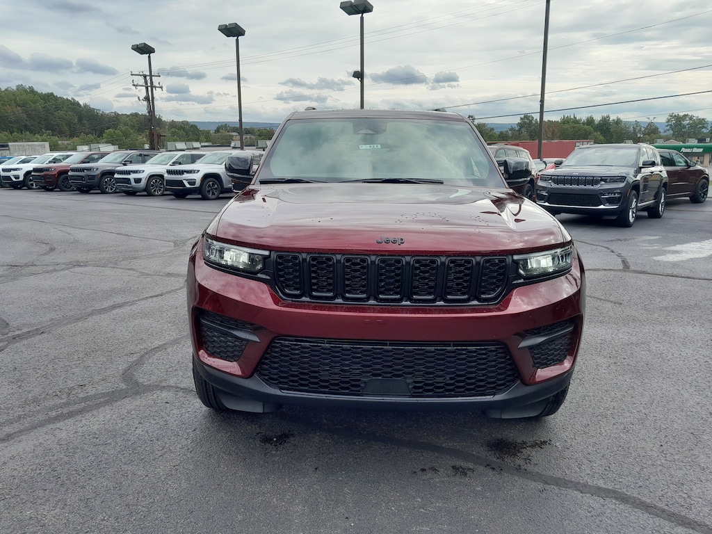 New 2025 Jeep Grand Cherokee Laredo Sport Utility