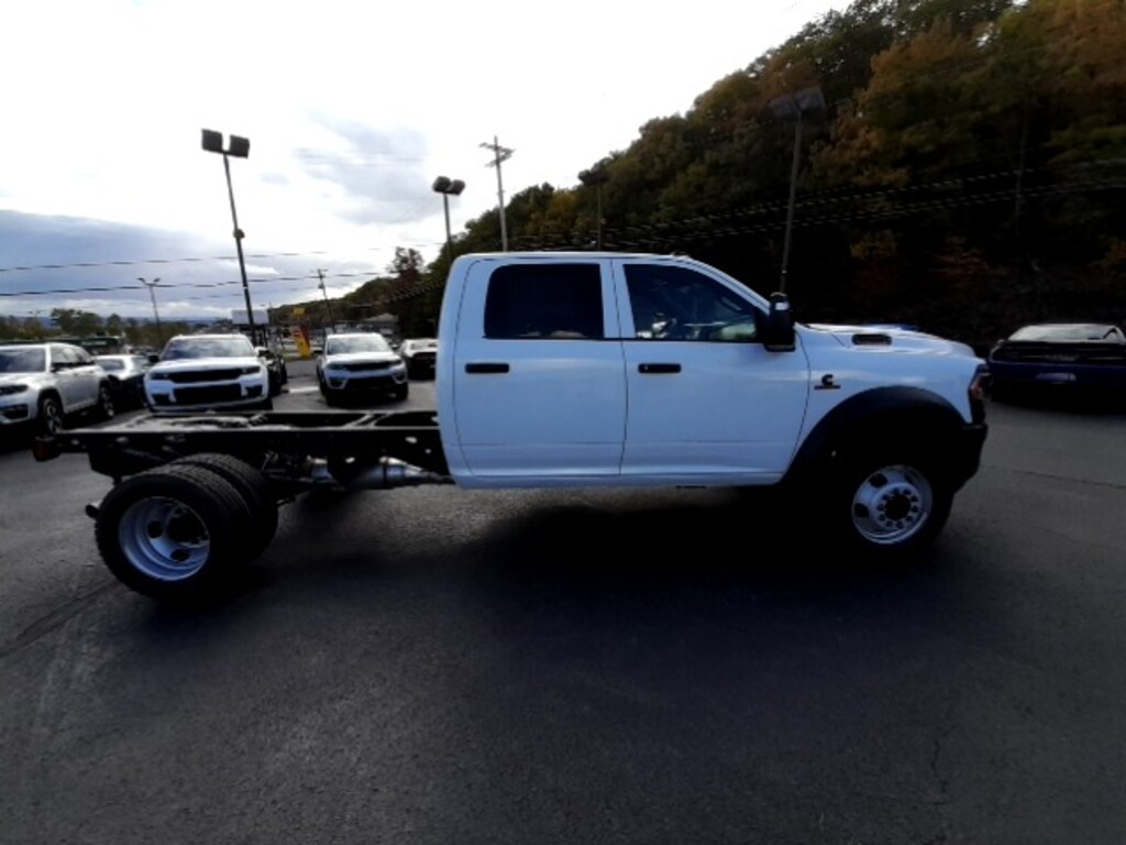 New 2024 Ram 5500 Chassis Cab 5500 TRADESMAN CHASSIS CREW CAB 4X4 60