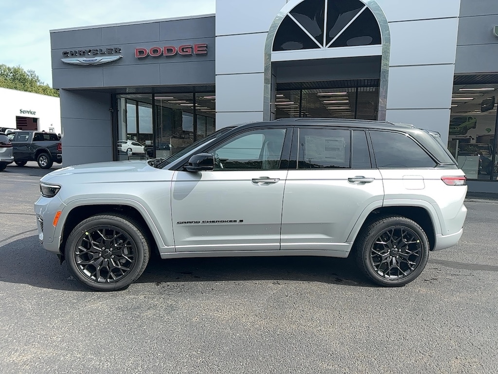 New 2025 Jeep Grand Cherokee Summit Sport Utility