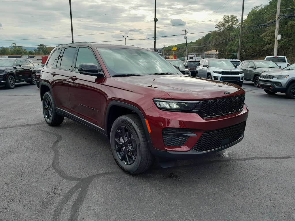 New 2025 Jeep Grand Cherokee Laredo Sport Utility