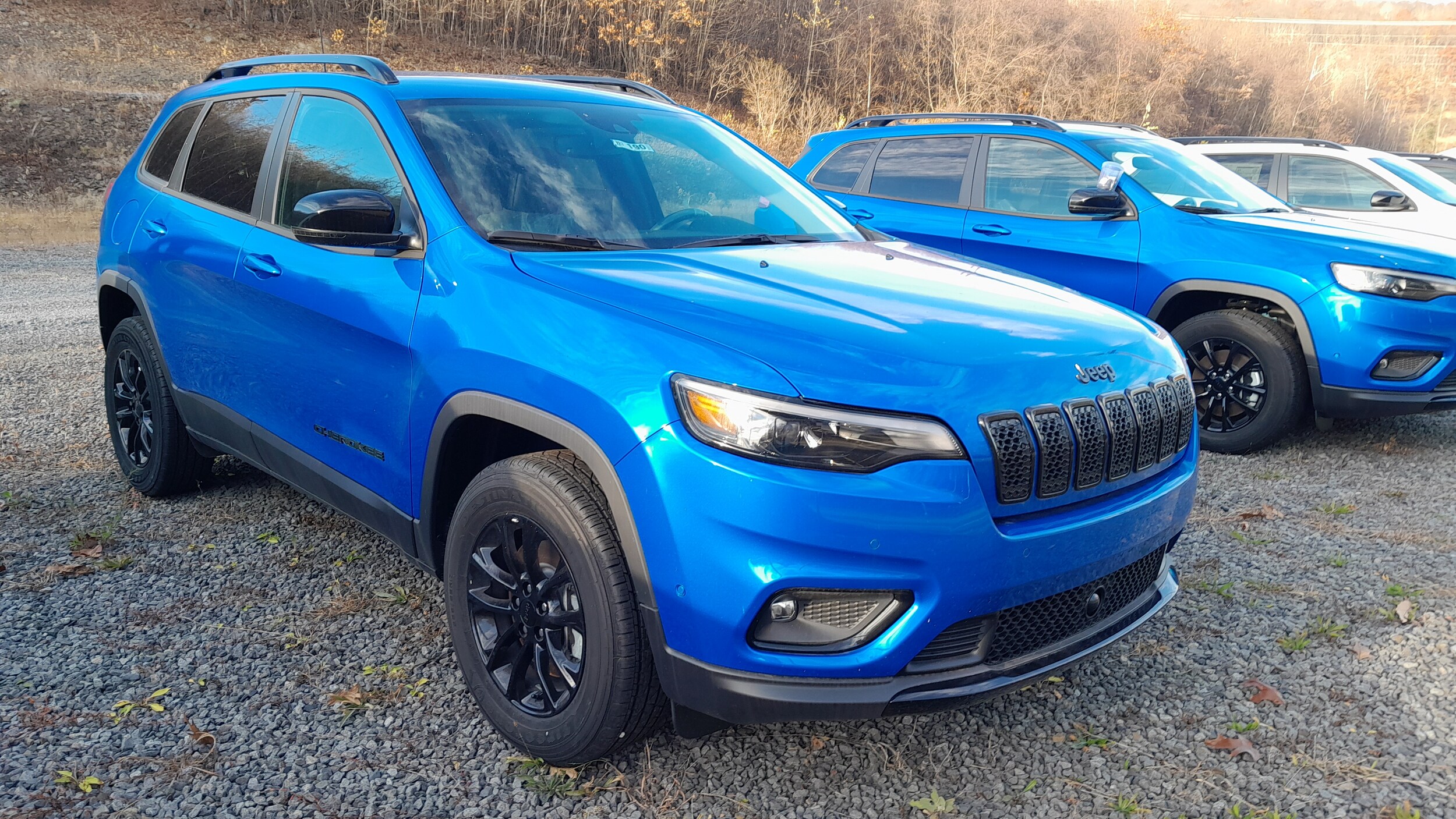 2023 Jeep Cherokee Altitude Lux photo 3