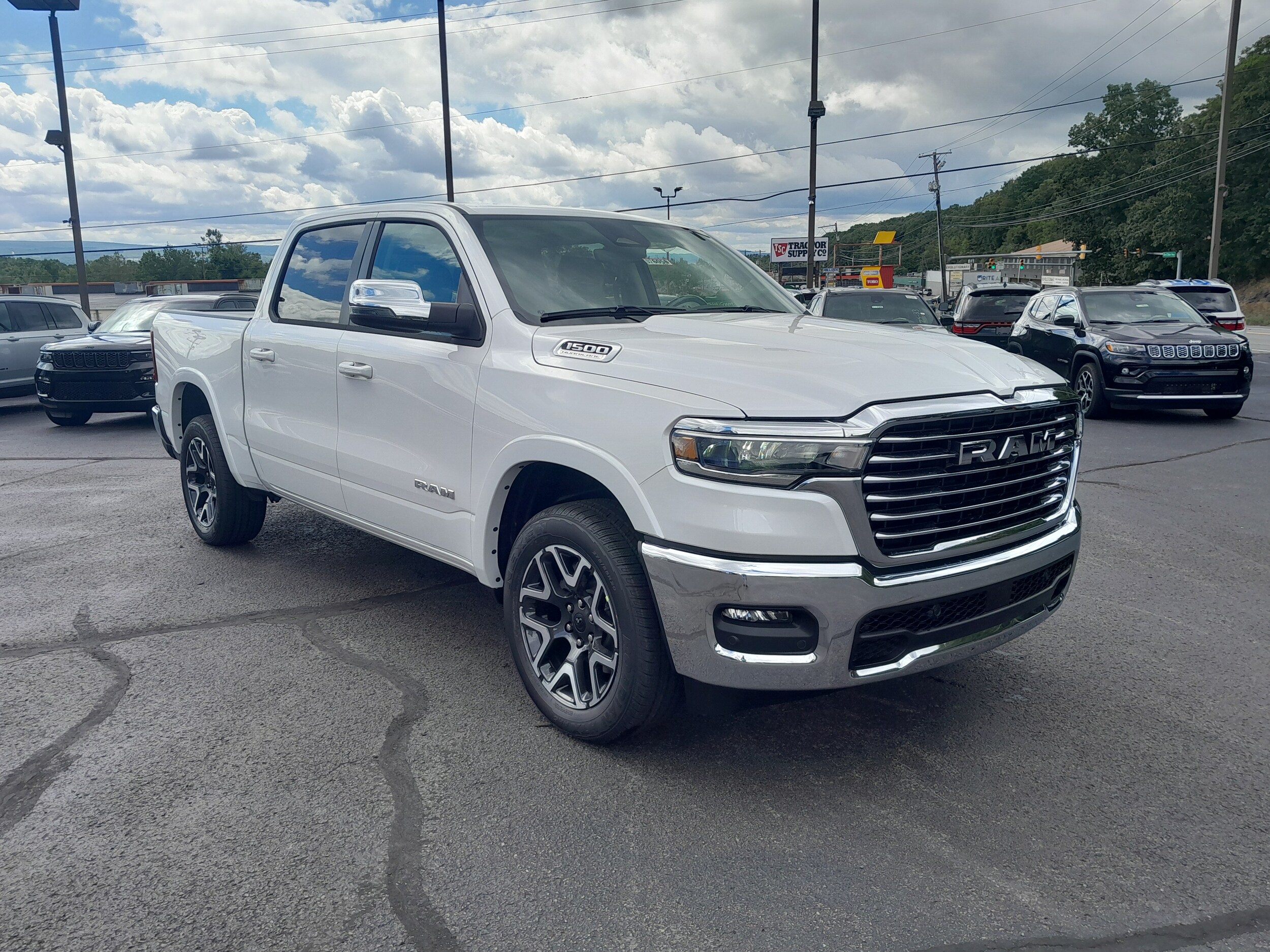 2026 Ram 1500 Laramie photo 3