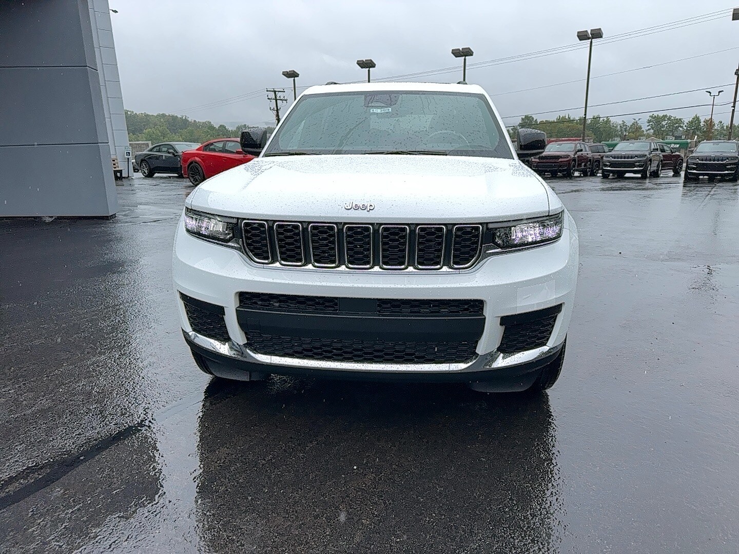 2025 Jeep Grand Cherokee Laredo photo 3