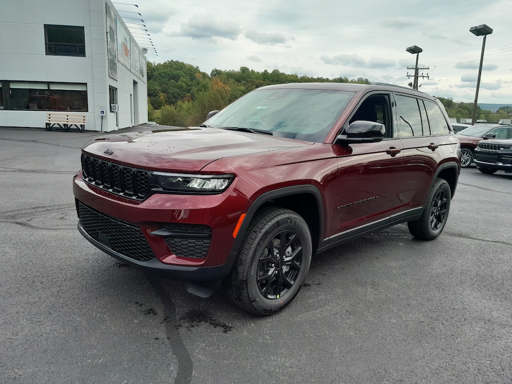 New 2025 Jeep Grand Cherokee Laredo Sport Utility