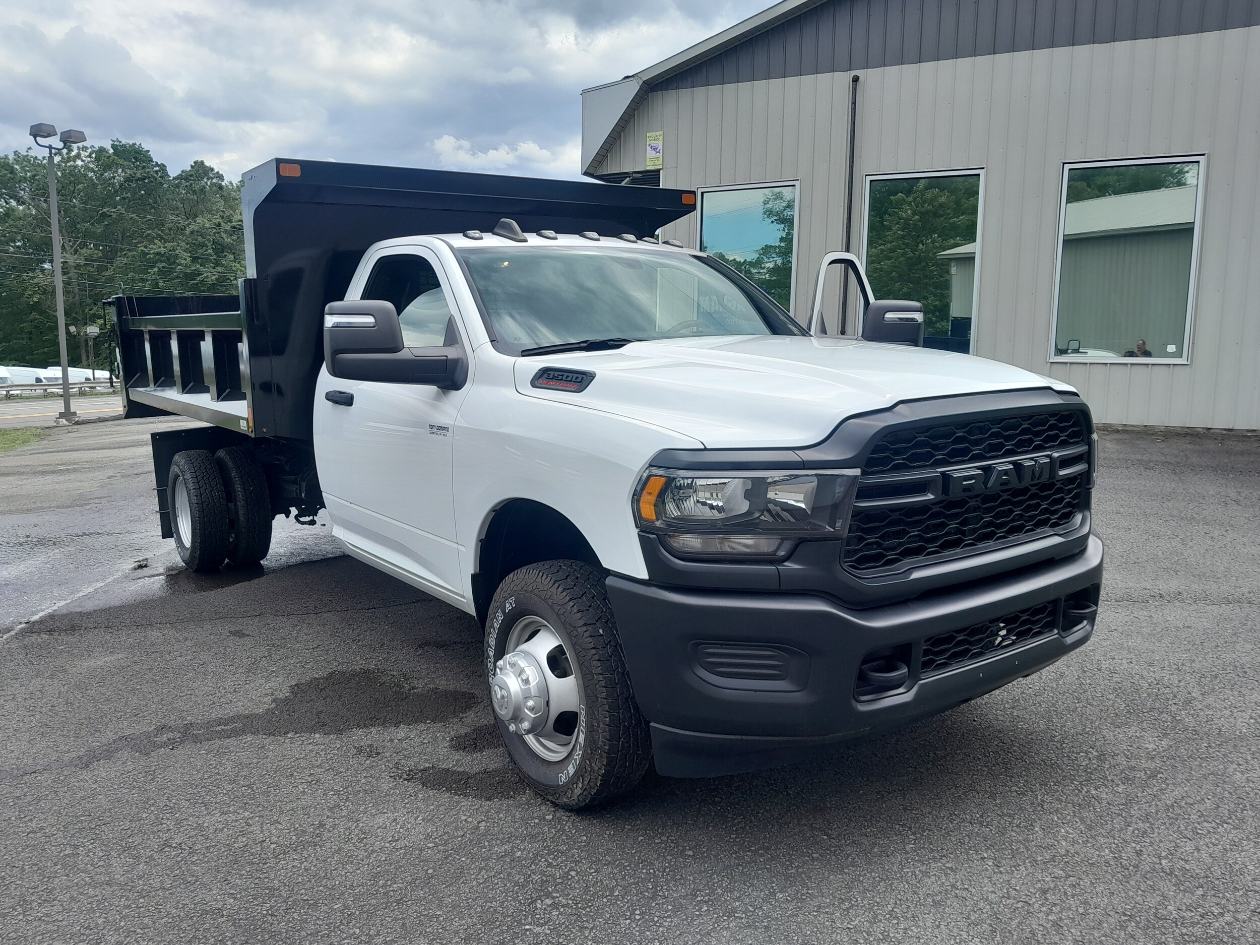 2023 Ram 3500 Tradesman SLT photo 3