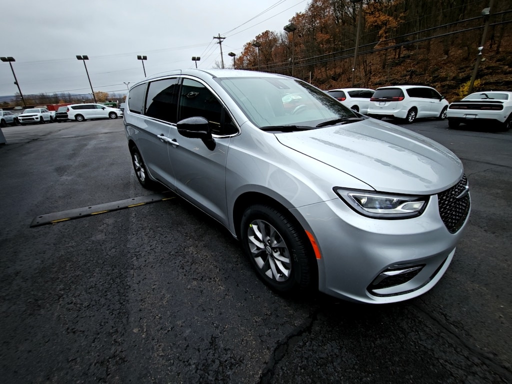 New 2026 Chrysler Pacifica Select Passenger Van